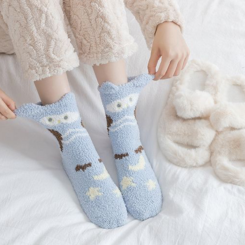 Coral Fleece Socks, Children's Mid Tube Socks, Autumn and Winter Thick Sleep Socks, Cute and Warm Home Confinement Plush Floor Socks