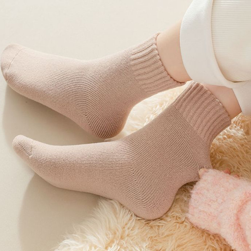 Socks for Children, Warm in Autumn and Winter, With Thick Fleece and Plush Loops. Mid Tube Socks, Floor Socks, No Shedding of Hair. Towel Socks