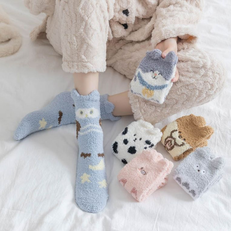 Coral Fleece Socks, Children's Mid Tube Socks, Autumn and Winter Thick Sleep Socks, Cute and Warm Home Confinement Plush Floor Socks