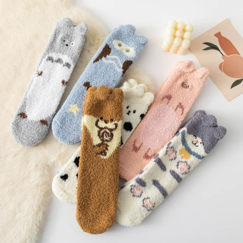 Coral Fleece Socks, Children's Mid Tube Socks, Autumn and Winter Thick Sleep Socks, Cute and Warm Home Confinement Plush Floor Socks